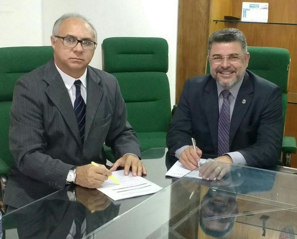 Assessora parlamentar do COFFITO, Dra. Carla Bencke, Dr. Silano Barros, deputada Luciana Santos, Dra. Leiliane Helena Gomes e Dr. Abidiel Dias.